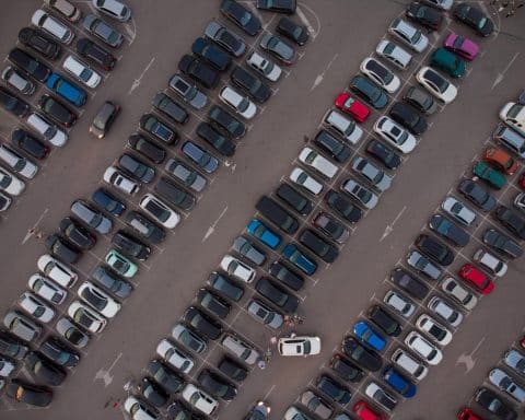 parc automobile en Europe, des milliers de voitures dans l'attente d'un acheteur